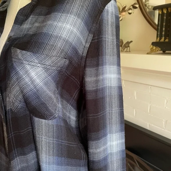 Beachlunchlounge Lightweight Plaid Button Up - Picture 3 of 7